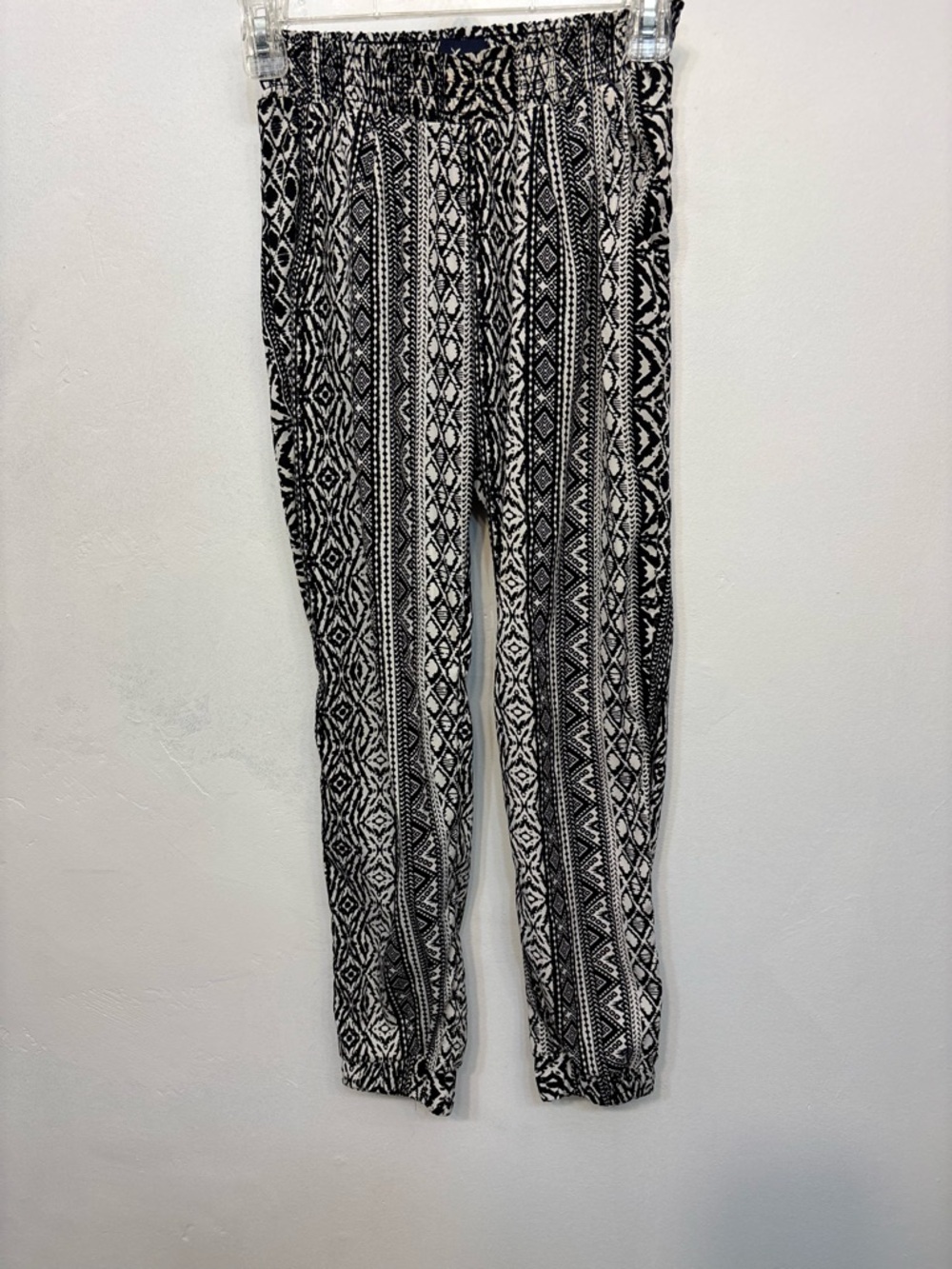 American Eagle Outfitters Black and White Tribal Pattern Joggers Size XXS NWOT